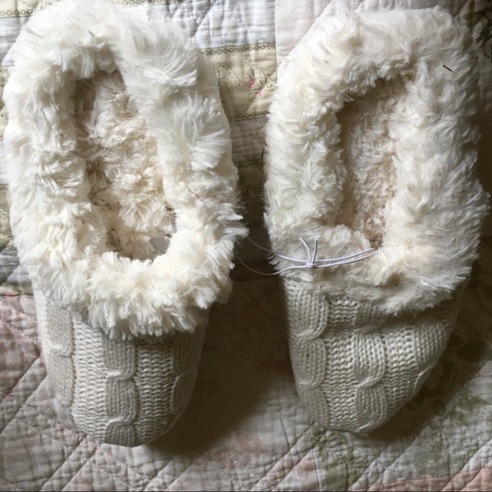 Dearfoams Slippers NIB. Color Alabaster. Size 8